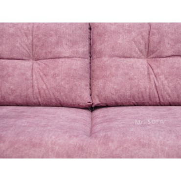 sofa z przeszyciami w stylu skandynawskim